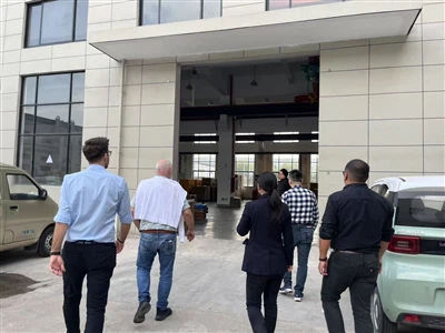 2025 m. Balandžio 14 d. Vokietijos klientai apsilankė „Xinming“ valymo įrangoje, Ltd.